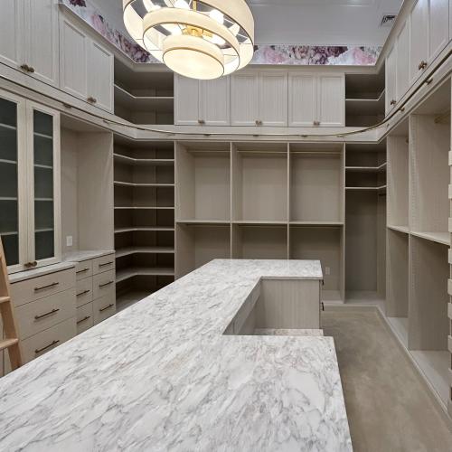 Walk-in with Wrap Around Ladder and Large Island